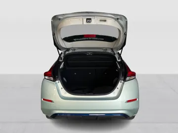 2018 Nissan LEAF - image 13