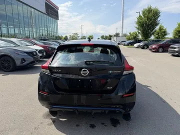 2019 Nissan LEAF - image 6