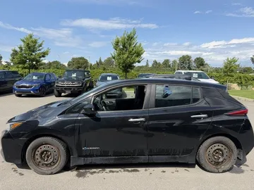 2019 Nissan LEAF - image 4