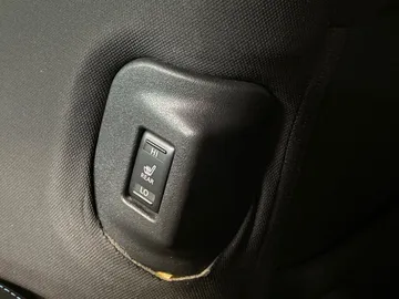 2018 Nissan LEAF - image 25
