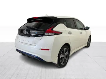 2018 Nissan LEAF - image 9
