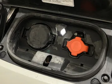 2018 Nissan LEAF - image 18