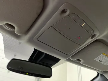 2018 Nissan LEAF - image 13