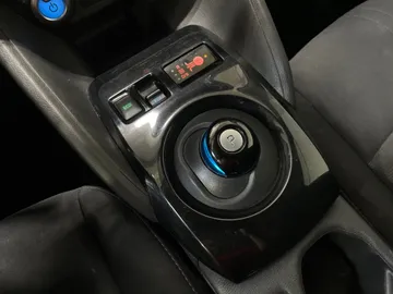2018 Nissan LEAF - image 28