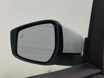 2018 Nissan LEAF - image 17