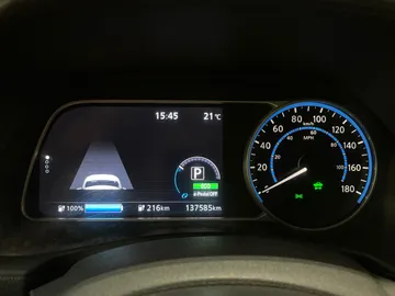 2018 Nissan LEAF - image 14
