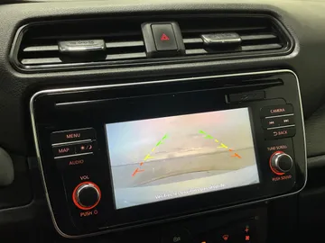 2018 Nissan LEAF - image 21