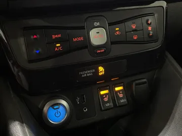 2018 Nissan LEAF - image 22