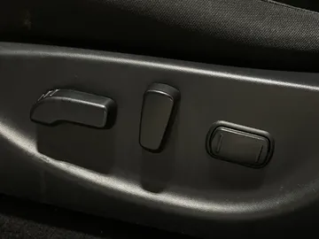 2018 Nissan LEAF - image 24