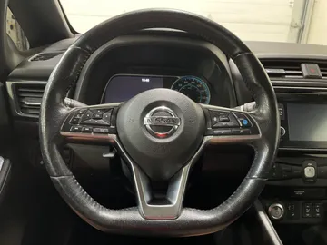 2018 Nissan LEAF - image 15