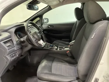 2018 Nissan LEAF - image 10