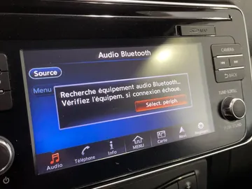 2019 Nissan LEAF - image 25