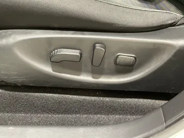2019 Nissan LEAF - image 18