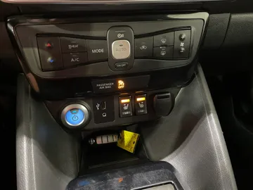 2019 Nissan LEAF - image 21