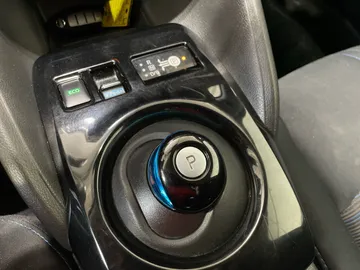 2019 Nissan LEAF - image 26