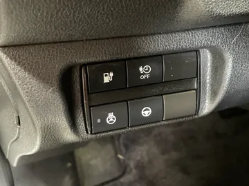 2019 Nissan LEAF - image 29