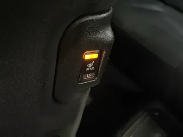 2019 Nissan LEAF - image 30