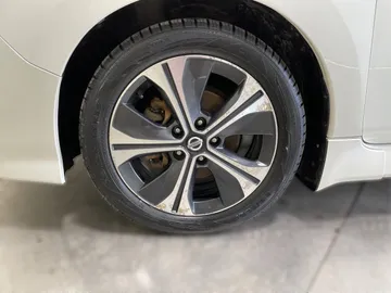 2019 Nissan LEAF - image 6