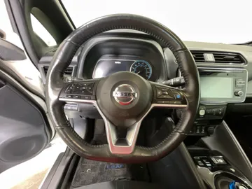 2019 Nissan LEAF - image 23