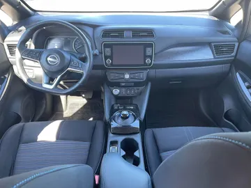 2023 Nissan LEAF - image 9