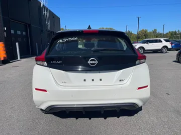 2023 Nissan LEAF - image 4