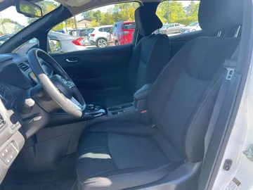 2023 Nissan LEAF - image 8