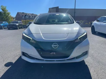2023 Nissan LEAF - image 2