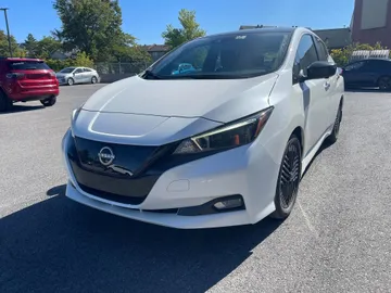 2023 Nissan LEAF - image 3