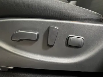 2022 Nissan LEAF - image 19