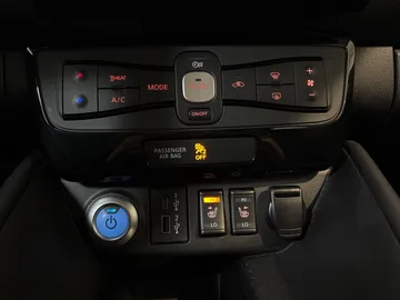 2022 Nissan LEAF - image 24