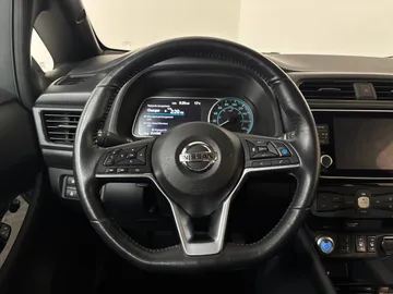 2022 Nissan LEAF - image 17