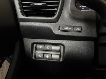 2022 Nissan LEAF - image 28