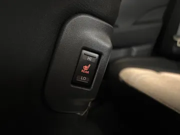 2022 Nissan LEAF - image 26
