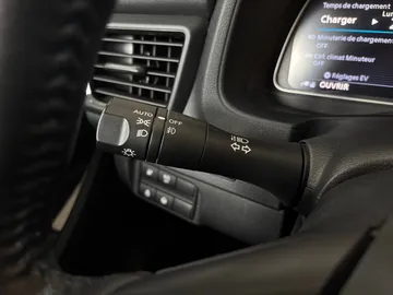 2022 Nissan LEAF - image 18
