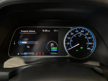 2022 Nissan LEAF - image 16