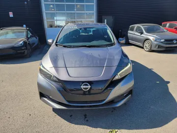 2023 Nissan LEAF - image 2