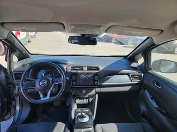 2023 Nissan LEAF - image 7