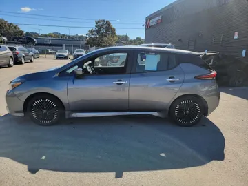 2023 Nissan LEAF - image 6
