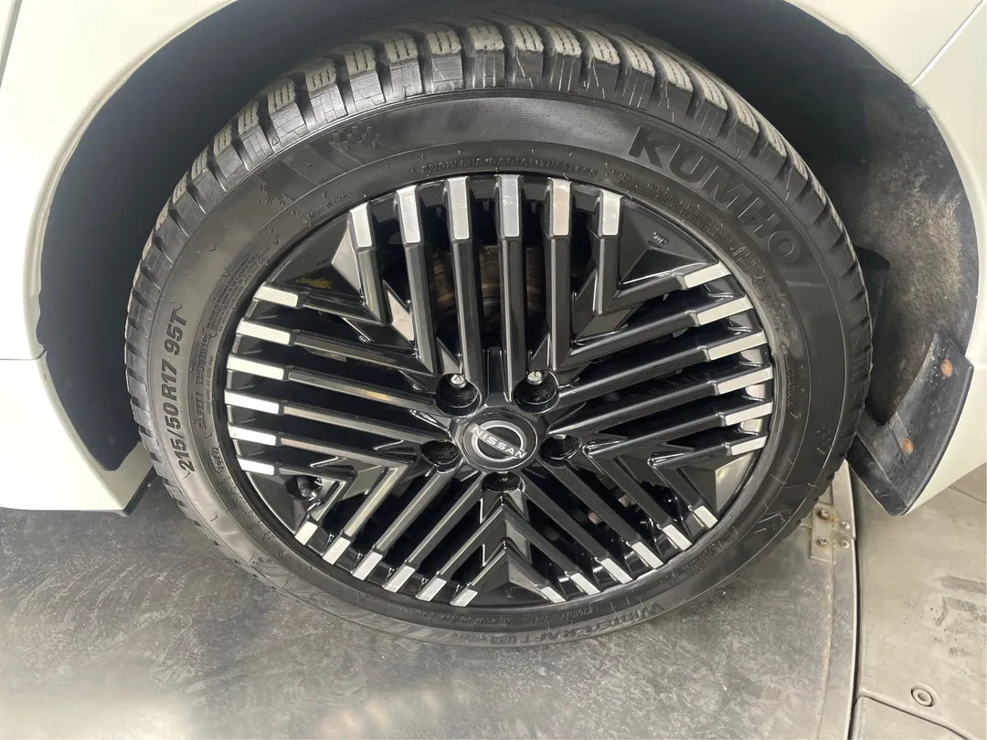 2023 Nissan LEAF — photo 5