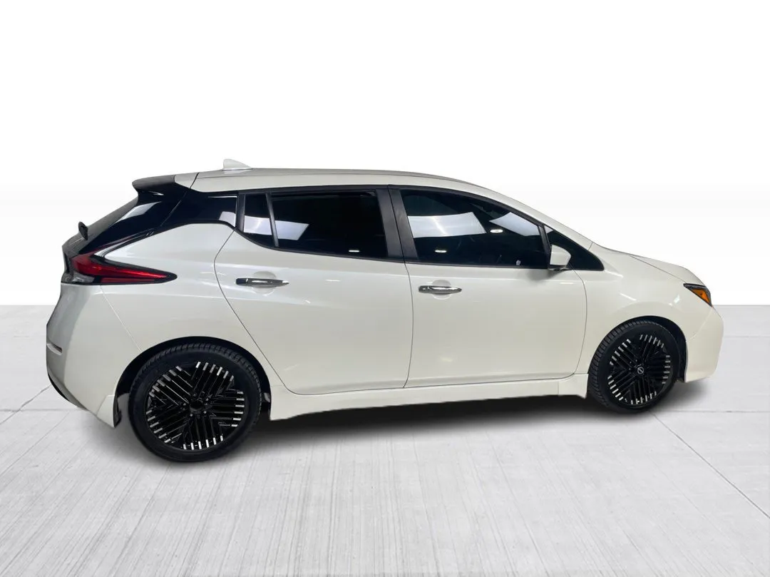 2023 Nissan LEAF — photo 2