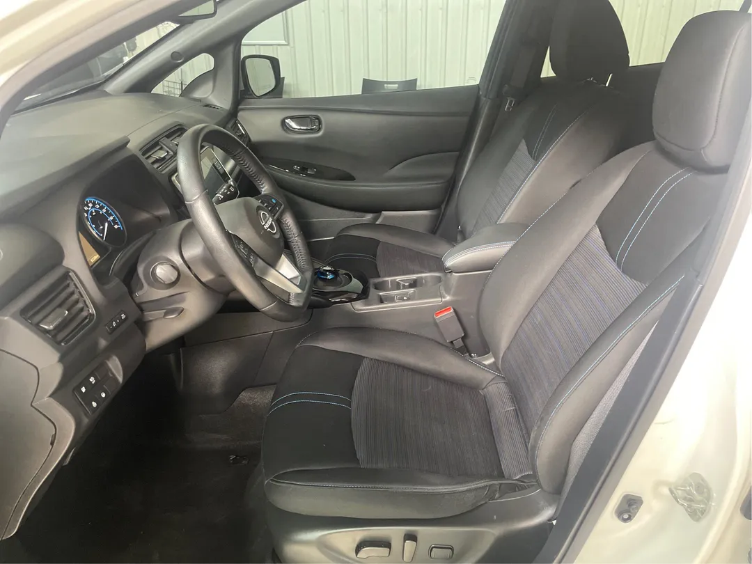 2023 Nissan LEAF — photo 3