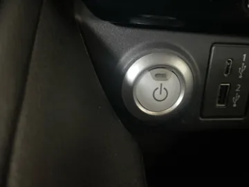 2023 Nissan LEAF - image 24