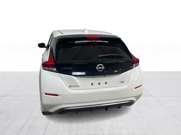 2023 Nissan LEAF - image 11