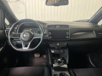 2023 Nissan LEAF - image 4