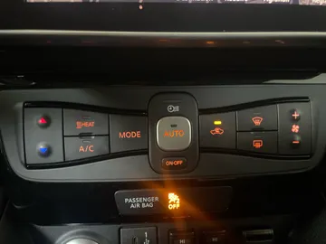 2023 Nissan LEAF - image 23