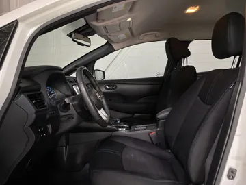 2024 Nissan LEAF - image 10