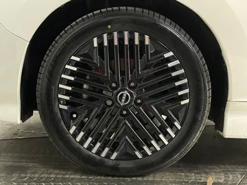 2024 Nissan LEAF - image 19