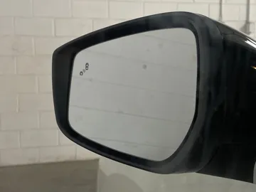 2024 Nissan LEAF - image 18