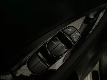 2024 Nissan LEAF - image 25