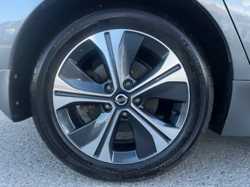 2021 Nissan LEAF - image 6
